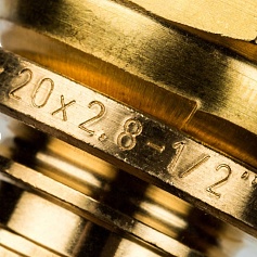 STOUT  Переходник с накидной гайкой 20xG 1/2" для труб из сшитого полиэтилена аксиальный